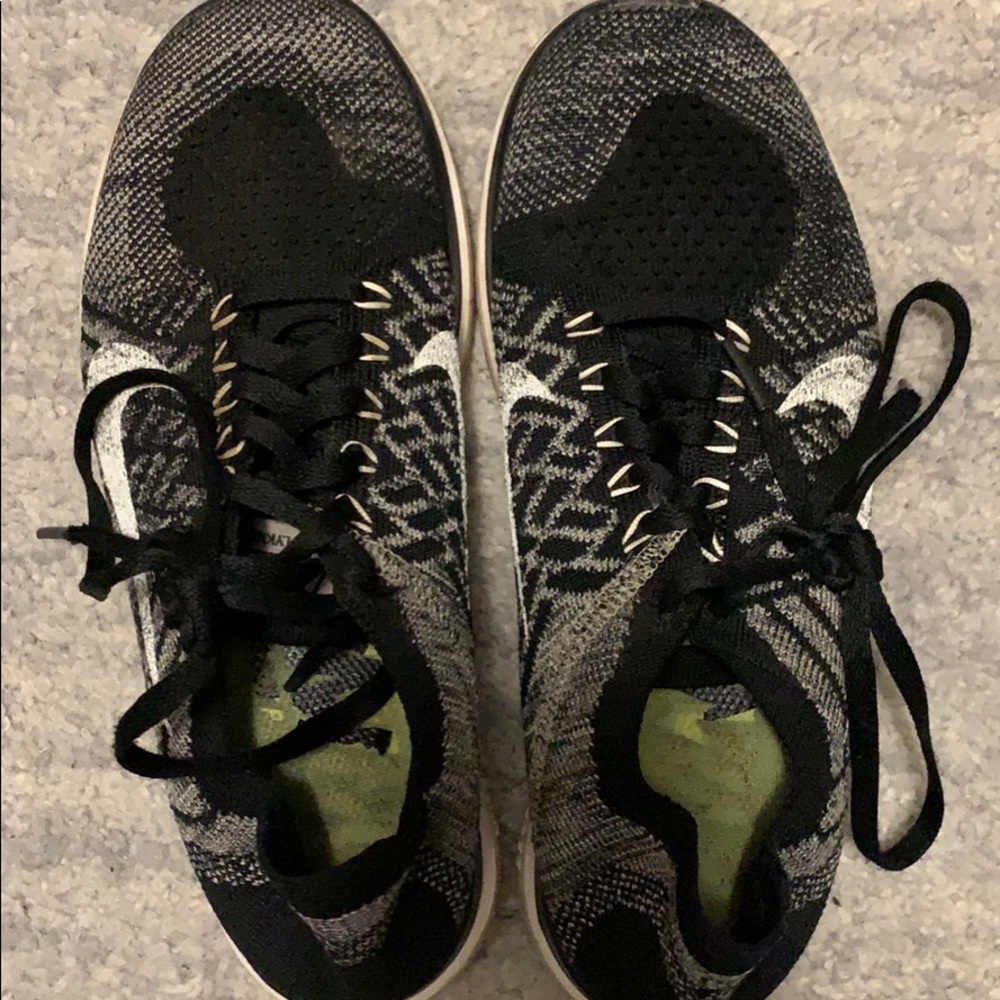 6.5 Women’s Nike Flyknits